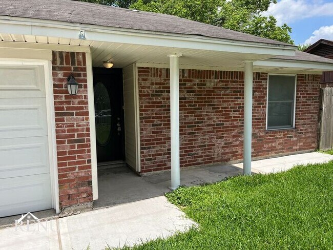 Building Photo - 17019 Sunshine St