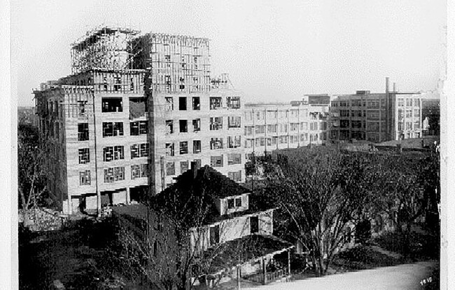 Building Photo - Buzza Lofts of Uptown