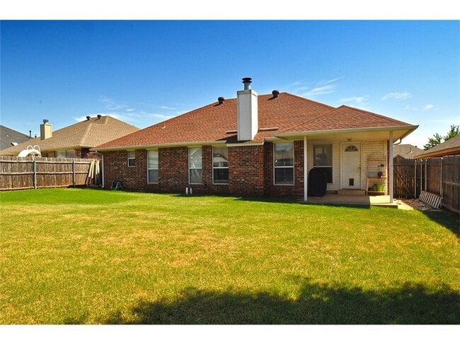 Building Photo - 1717 Fox Fire Dr