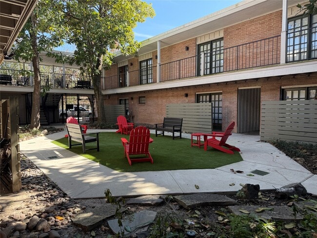 Building Photo - 1801 Cortlandt St