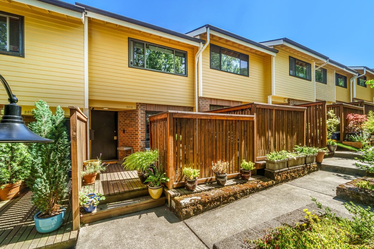 Primary Photo - 2+ Bed 2.5 Bath East Madison Townhouse