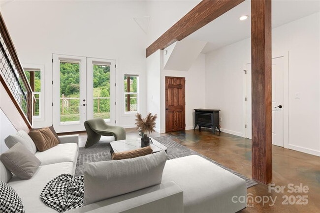 Foto del edificio - "Charming 1-Bedroom Retreat in Candler - Cozy 650 Sq Ft Haven!"