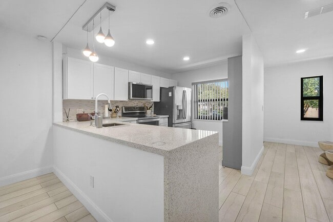 Building Photo - 8436 Cypress Ln
