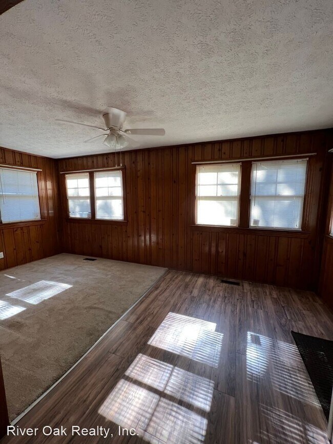 Building Photo - 3 br, 1 bath House - 260 E. 25th St.
