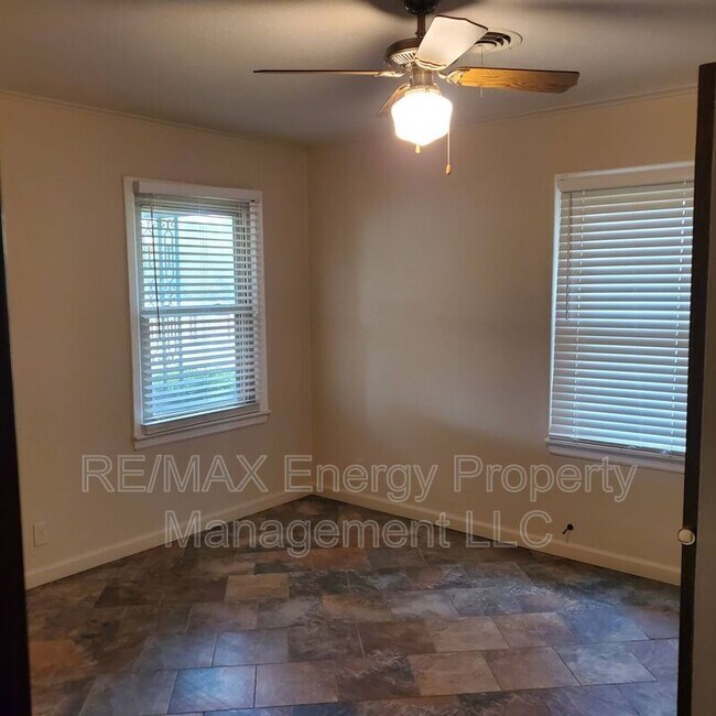 Building Photo - 2516 S Red Rock Rd