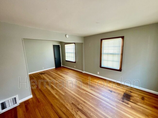 Building Photo - 10215 Tappan Dr