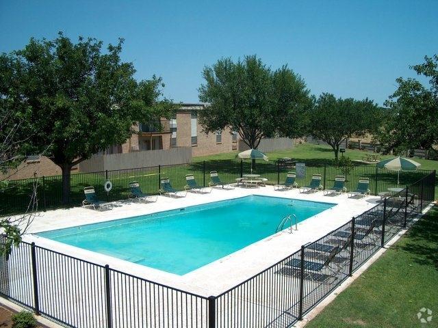 Primary Photo - College Hills West Apartments