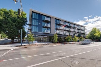 Building Photo - 1411 Cook St