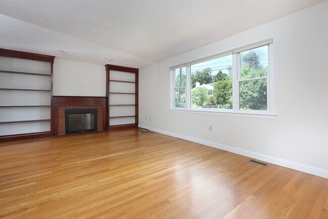 Building Photo - 66 Pelham St