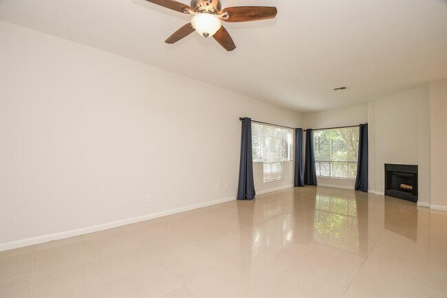 Foto del edificio - 2100 Huldy St