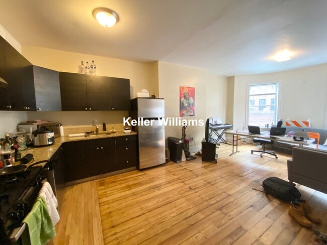 Building Photo - 76 Saint Stephen St