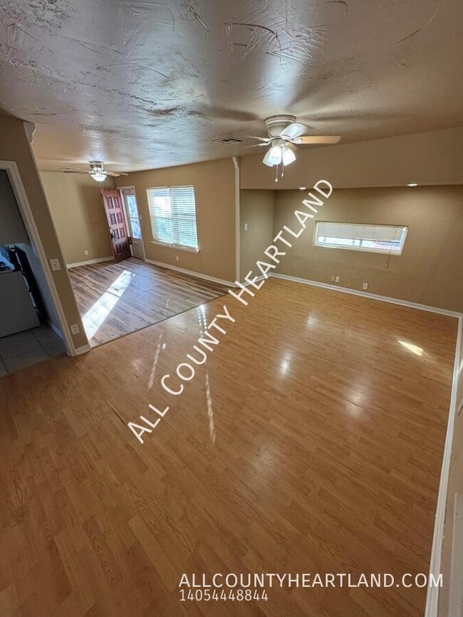 Building Photo - 3326 Willow Creek Dr