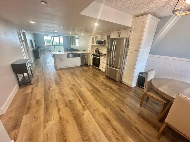 Building Photo - 6035 Sea Ranch Dr