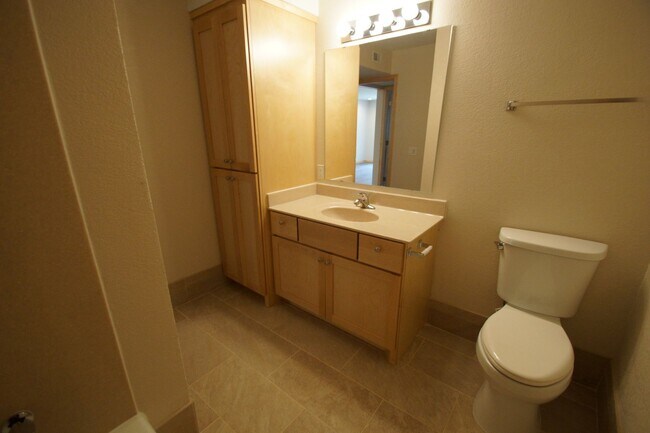 Foto del edificio - Modern First-Floor One Bedroom with In-Unit Laundry