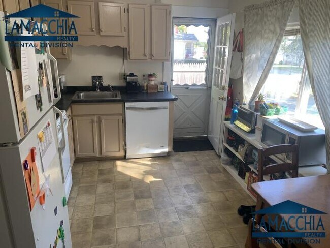 Foto del edificio - 3 bedroom in Woburn MA 01801