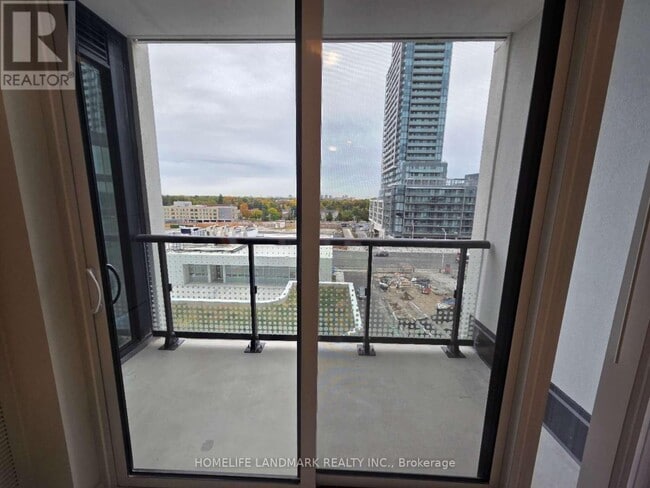 Photo du bâtiment - 5858 Yonge St