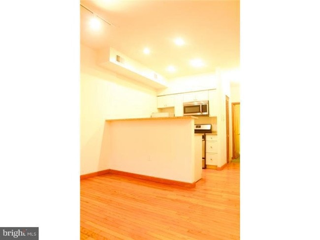 Building Photo - 260 S 11th St