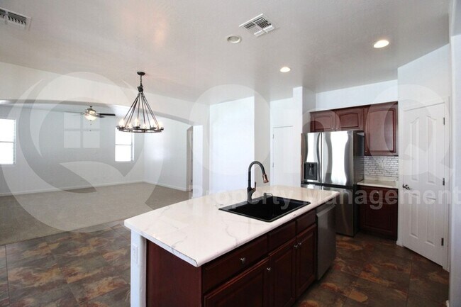Foto del edificio - 18028 W Mission Ln