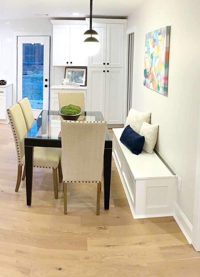 Eat-in Area - 2676 George St NW