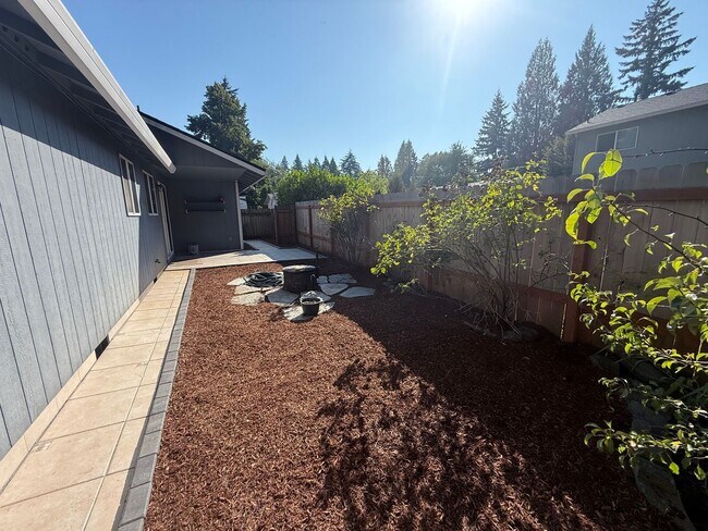 Foto del edificio - Spacious 3BD/2BA Home with Two-Car Garage,...