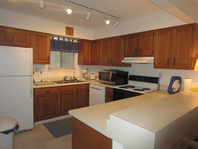 Building Photo - 2212 Harbourside Dr