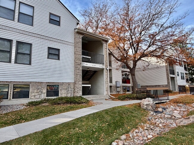 Building Photo - Garden-Level Condo Featuring 1bd/1ba in Desirable Stoney Creek Community. Nicely Updated with New...