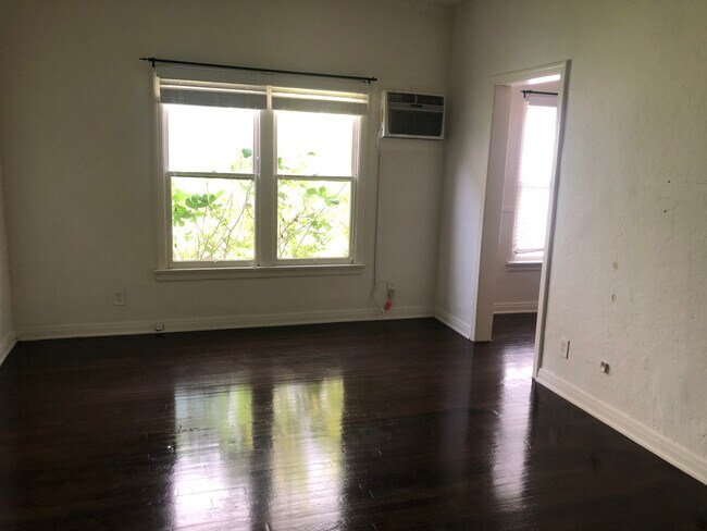 Living Room looking towards the kitchen - 1552 N Commonwealth Ave