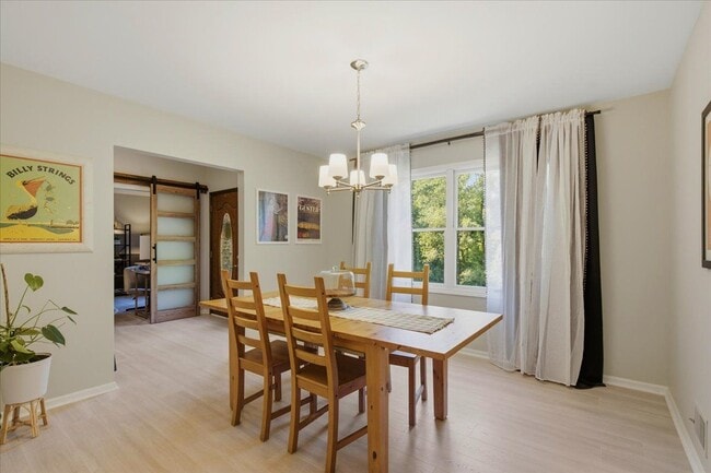 Foto del edificio - 2641 Dogwood Ln