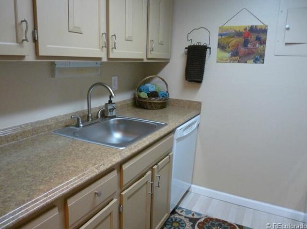 Foto principal - 1200 Golden Cir