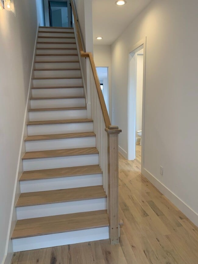 Photo - 4 Bed 3.5 Bath in Edgefield Home