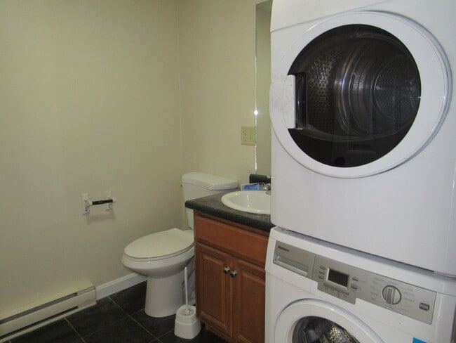 Building Photo - Gorgeous Derry Townhouse for Rent- Stongat...