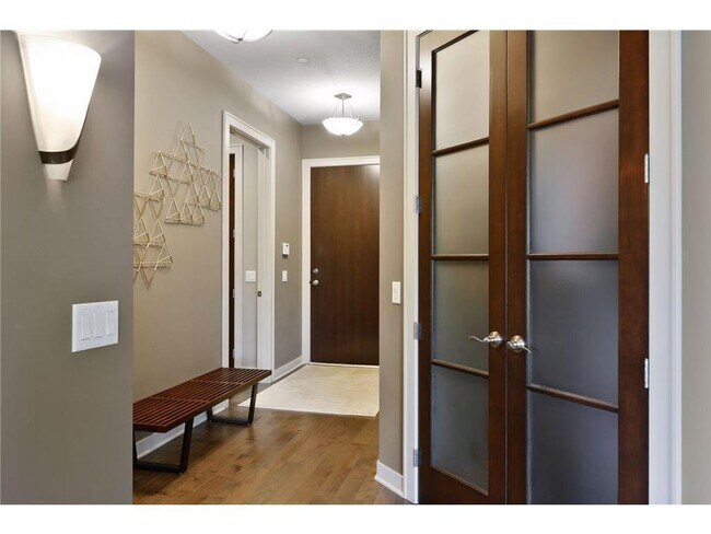 Foto del edificio - 555 Oak Ridge Pl