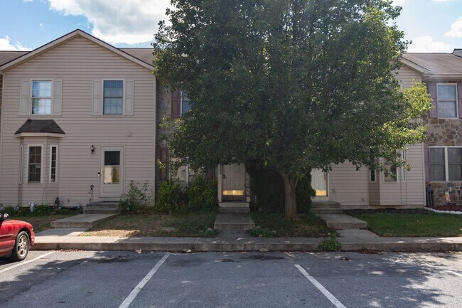 Foto del edificio - 2 Bed, 1.5 Bath Townhome in Inwood, WV