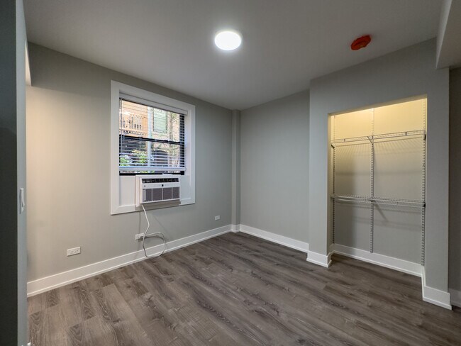 Foto del edificio - 503 W Belmont Ave