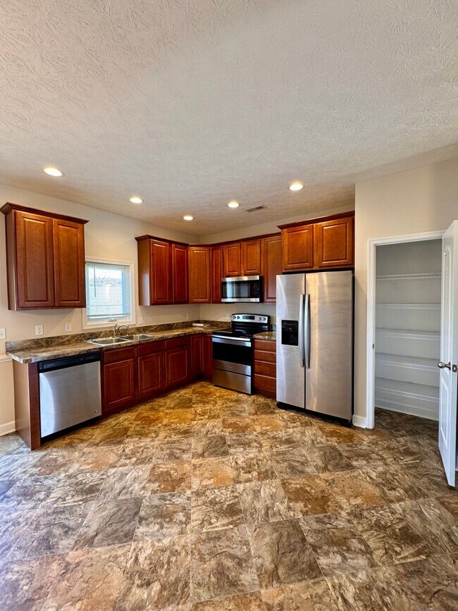 Foto del edificio - Townhouse for Rent in Cedar Point