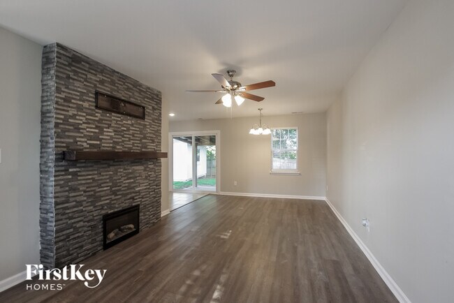 Foto del edificio - 5802 Crosswinds Ct
