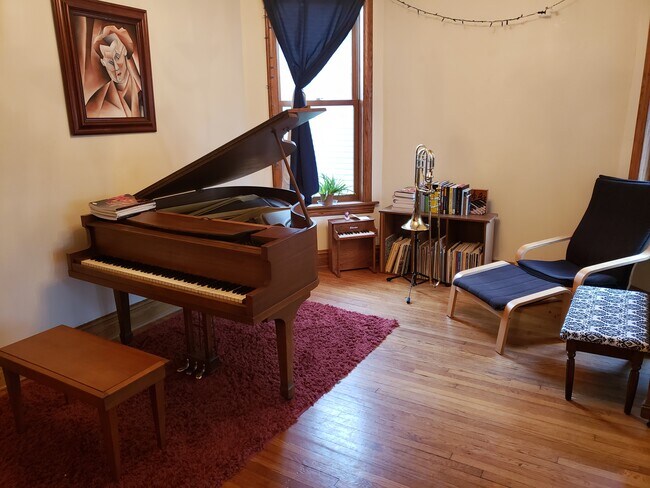 Foto del edificio - 5661 N Ridge Ave