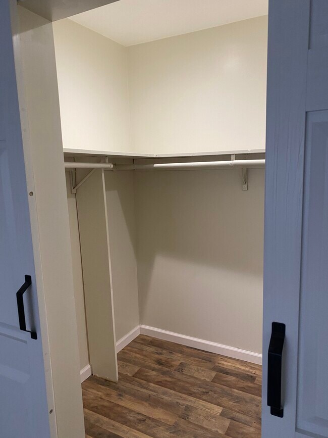 Closet - 6561 S Van Ness Ave