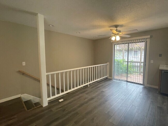 Foto del edificio - MOVE IN SPECIAL: First Full Month Free - 3...