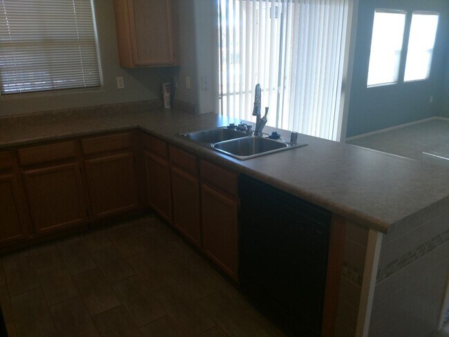 Building Photo - 2 Bedroom 2 Bathroom Lone Mountain