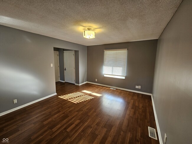 Building Photo - 3121 Shadow Brook Dr