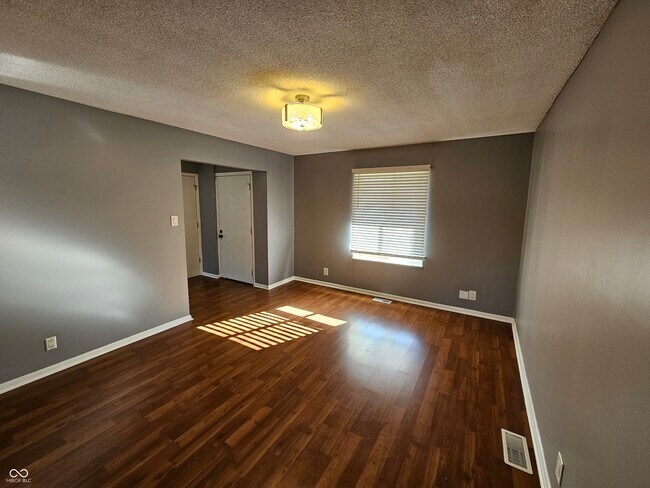 Foto del edificio - 3121 Shadow Brook Dr