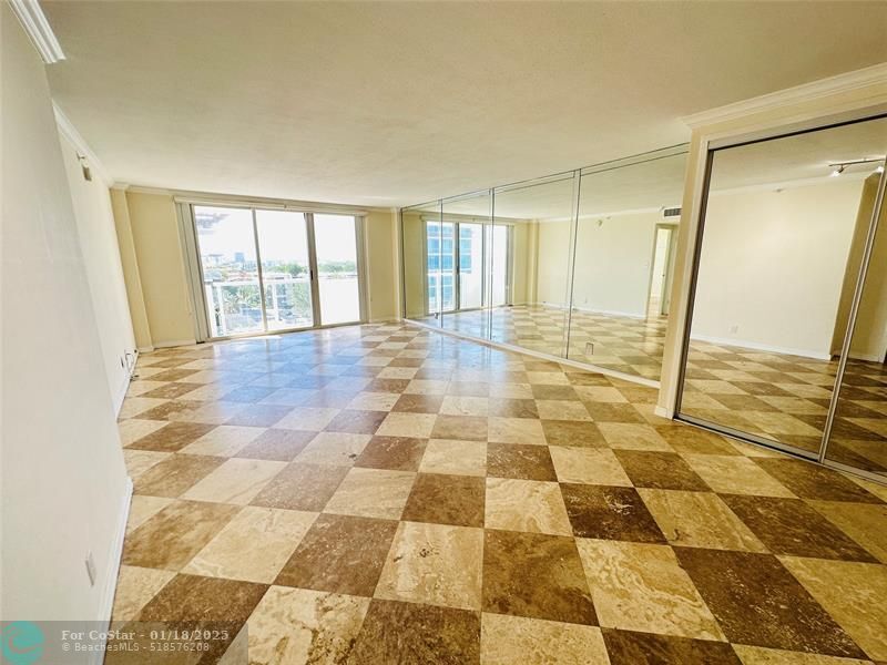 Foto principal - 9195 Collins Ave