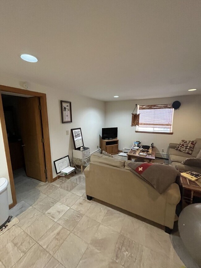 Foto del edificio - Spacious 1 Bedroom Apartment on West Pearl...