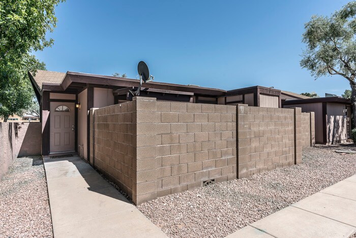 Primary Photo - End Unit Apartment in Tempe
