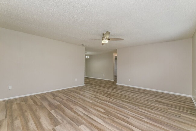 Building Photo - 638 Shorelake Pl