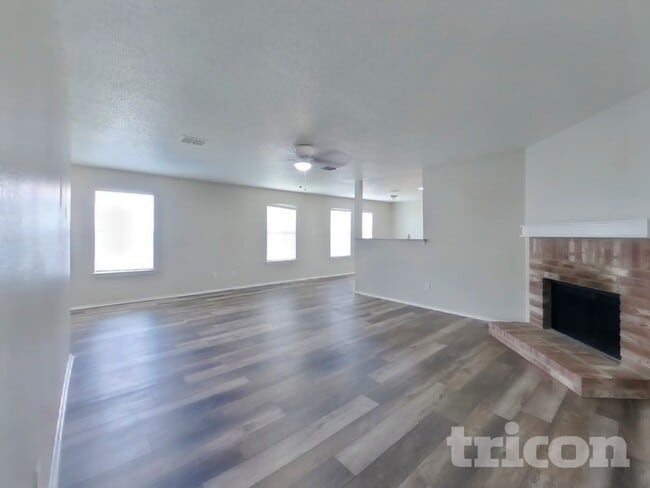 Building Photo - 2636 Peach Dr