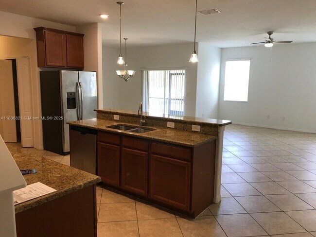 Foto del edificio - 3319 Rodrick Cir