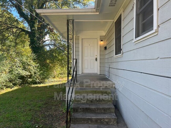 Building Photo - 512 Burlington Ave