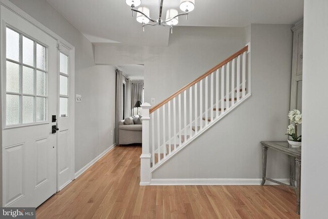 Building Photo - 741 Ridge Dr